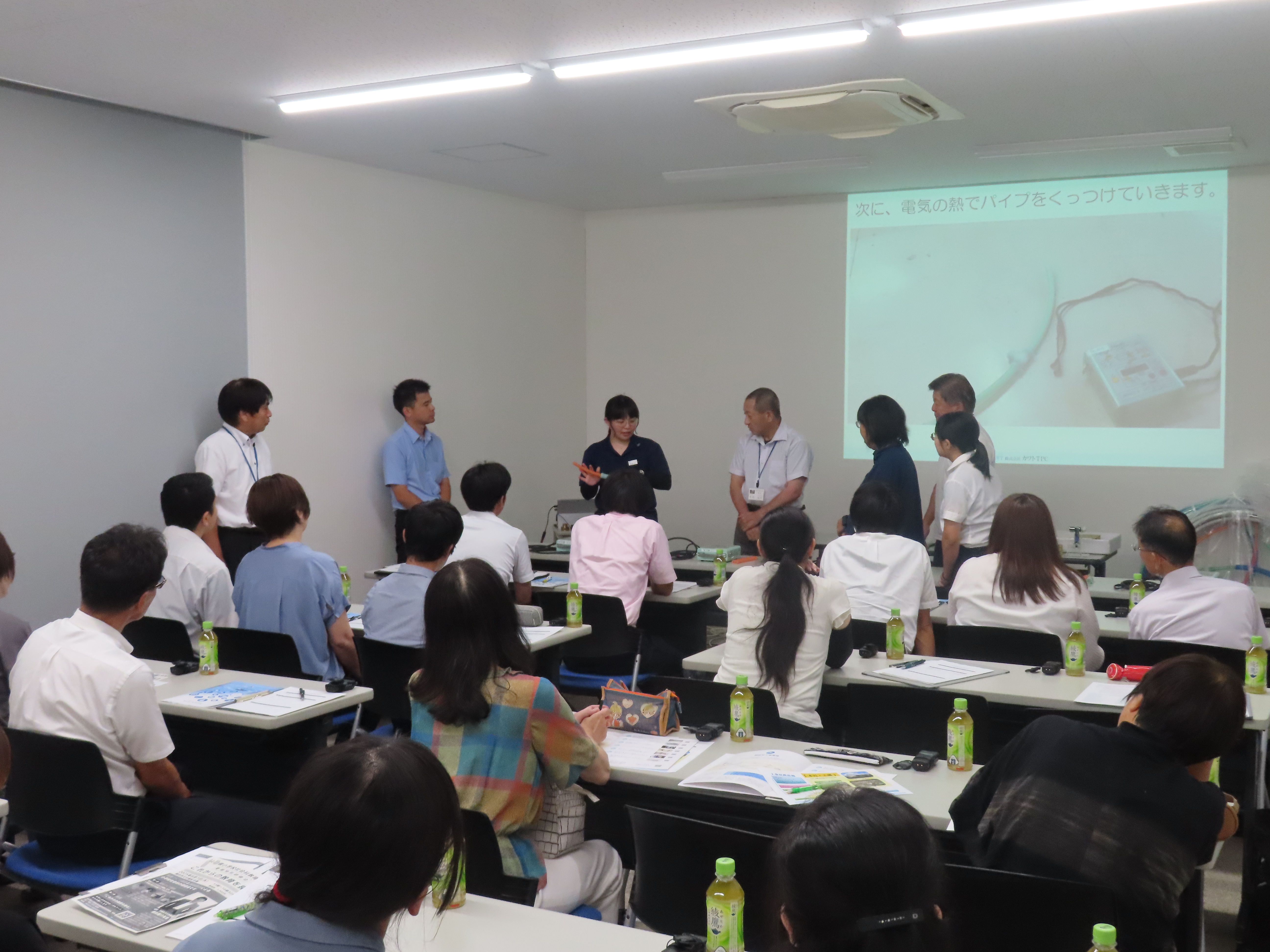 岩国市内（和木町含む）社会科の小学校教員25名が、会社見学に来られました。