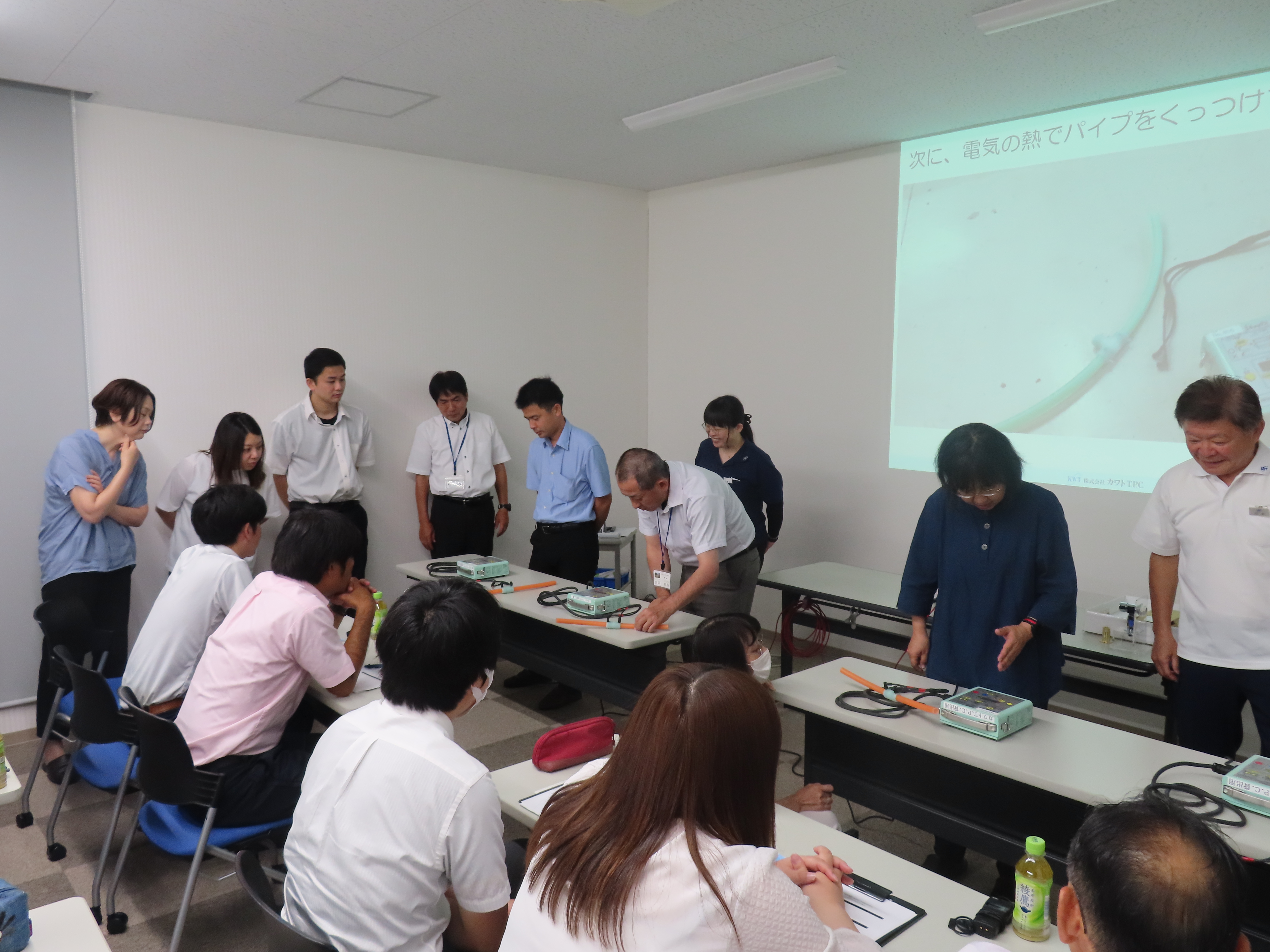 岩国市内（和木町含む）社会科の小学校教員25名が、会社見学に来られました。