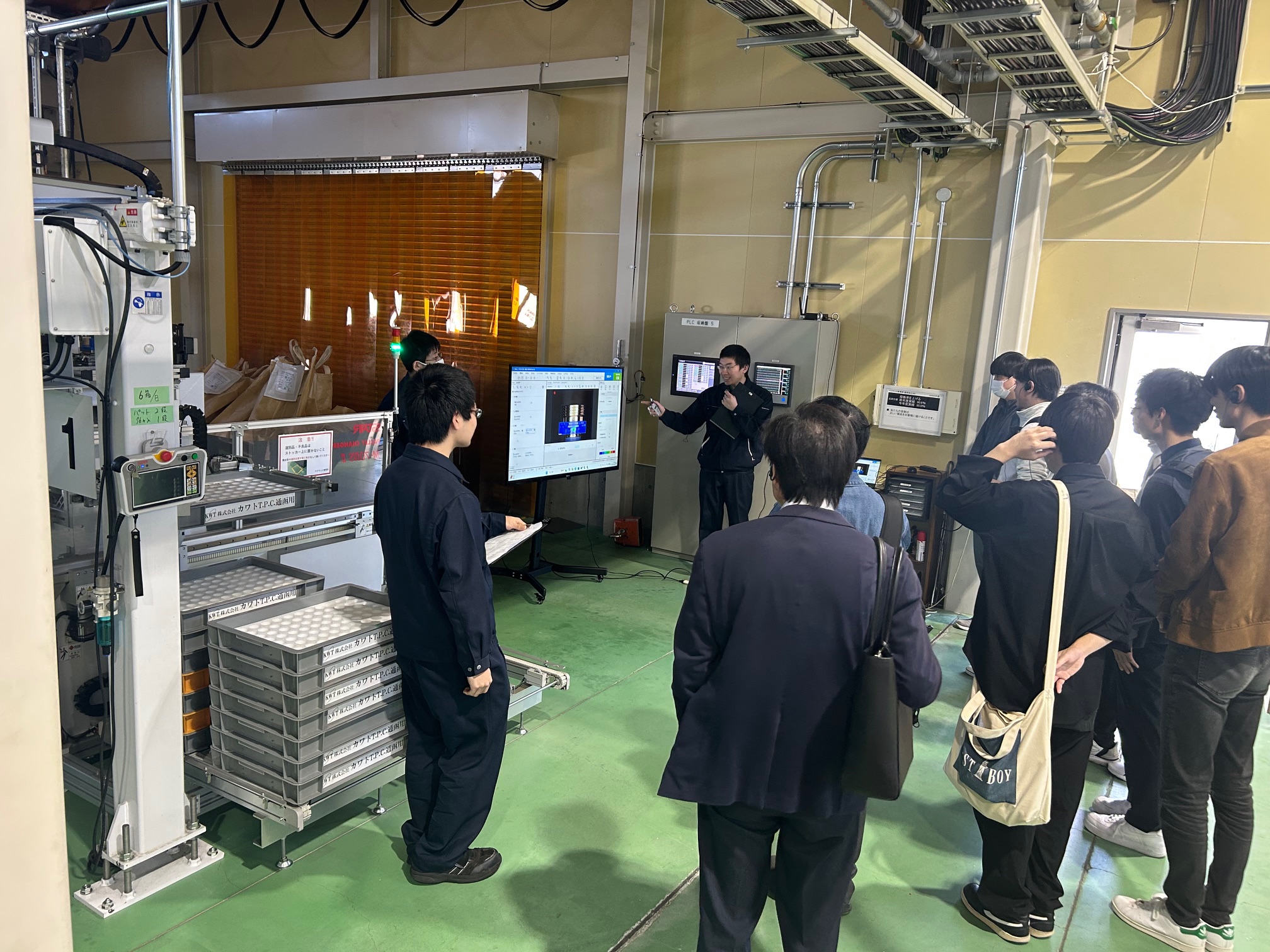 大島商船高等専門学校の学生を対象に産業論に係る講義を行いました。