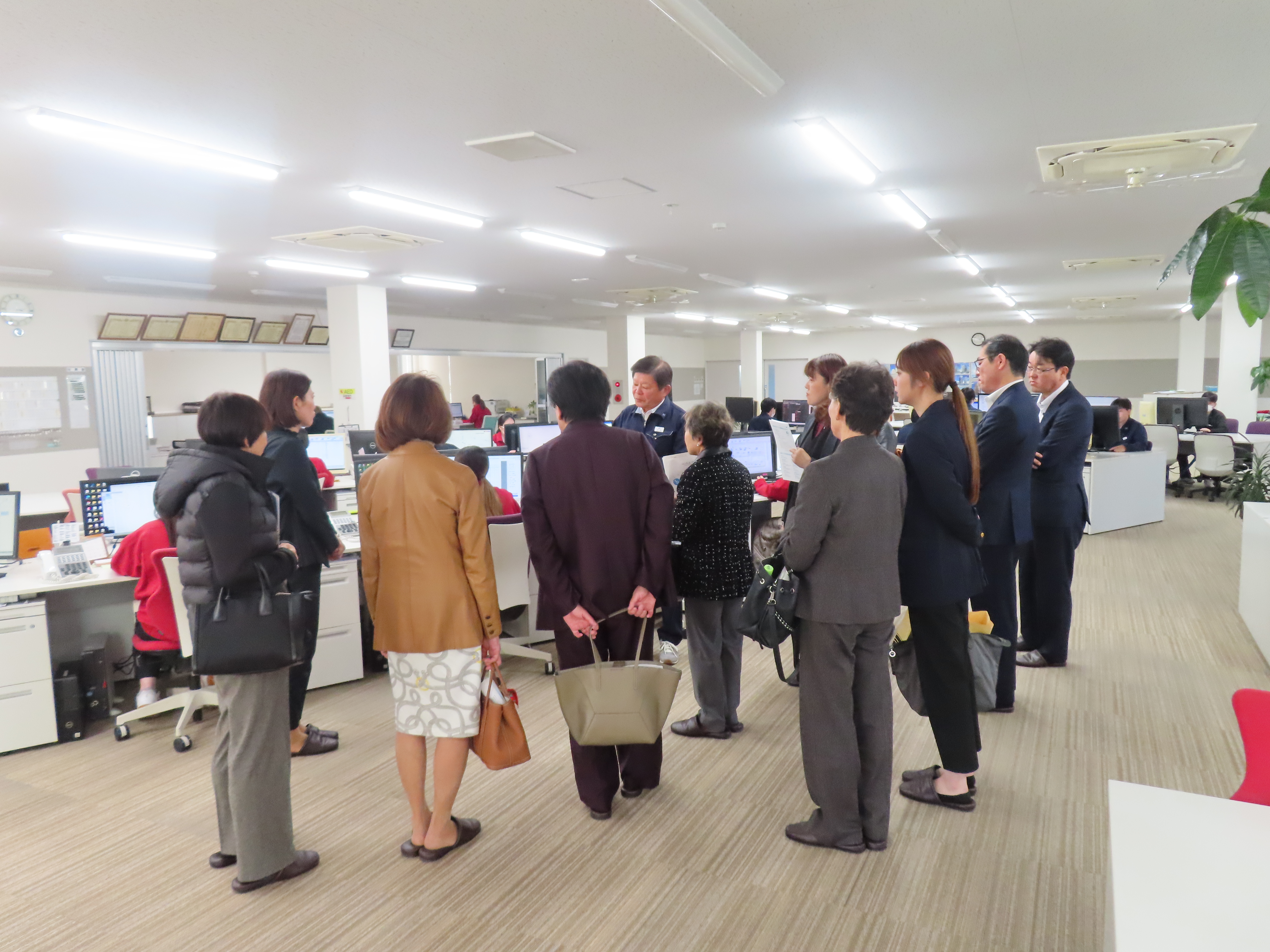 日本政策金融公庫 山水の会（大阪支店の女性経営者の会）の皆様が会社見学に来られました。