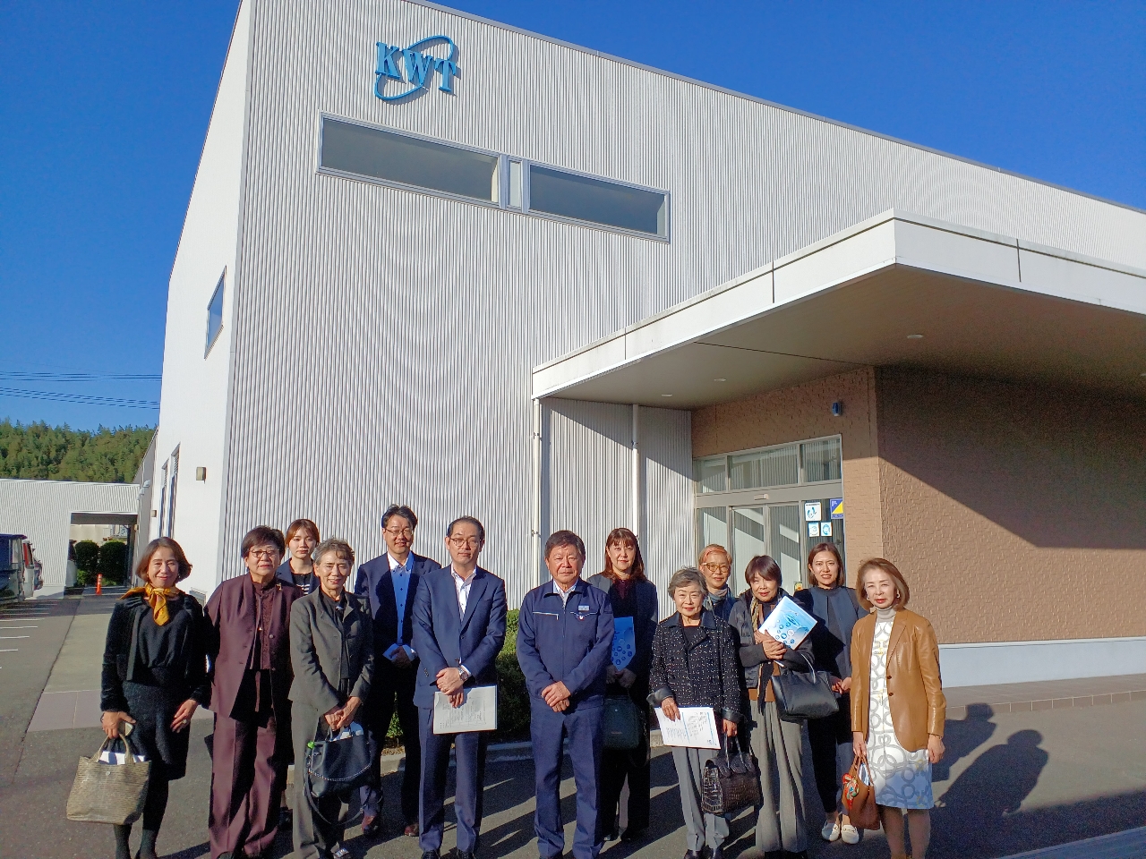 日本政策金融公庫 山水の会（大阪支店の女性経営者の会）の皆様が会社見学に来られました。